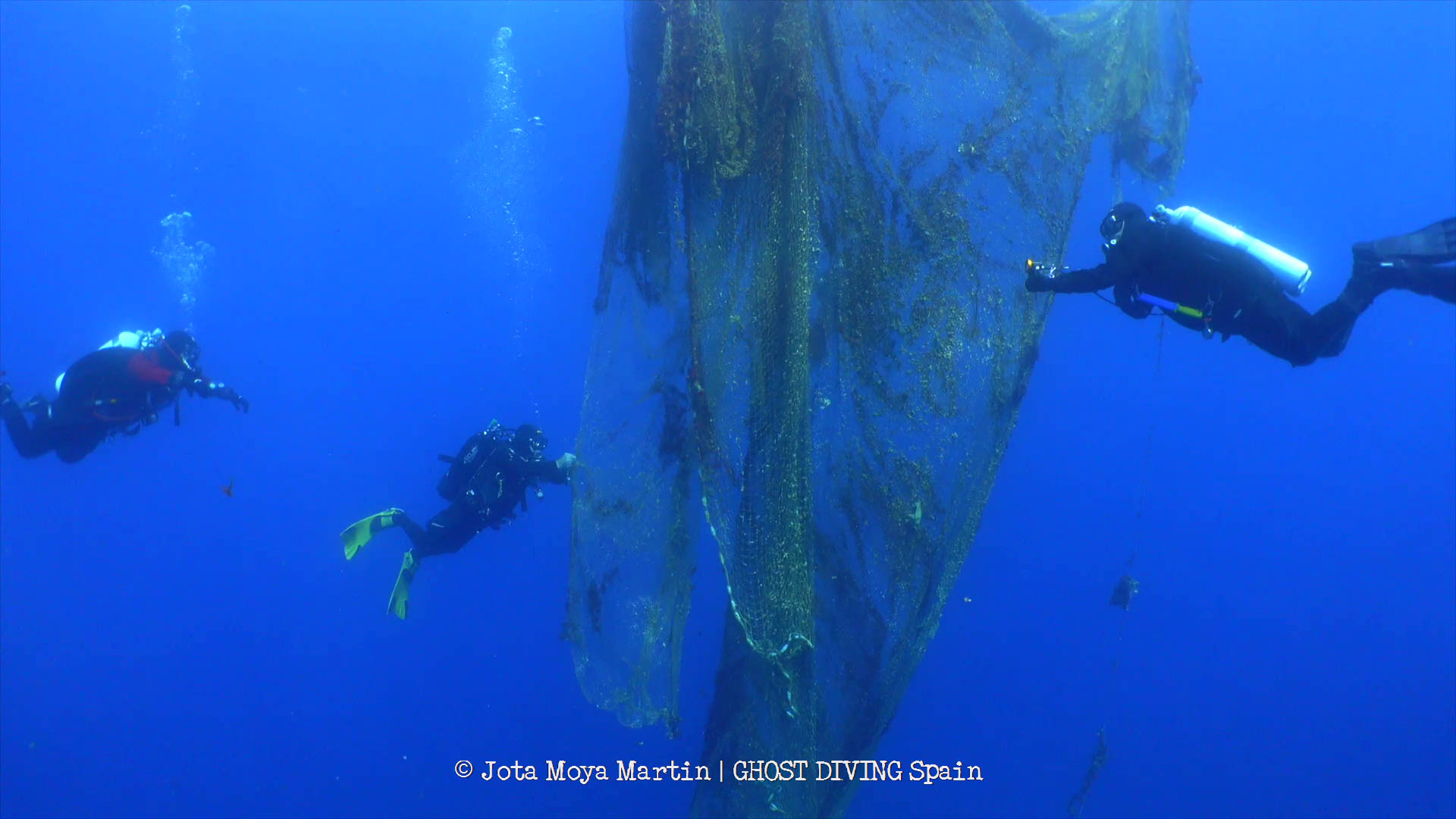 fishing net weighing 450 kgs removed from reef in Tossa de Mar