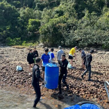 Beach-Clean-up-1_Credit_Stephen-Au-1160x870