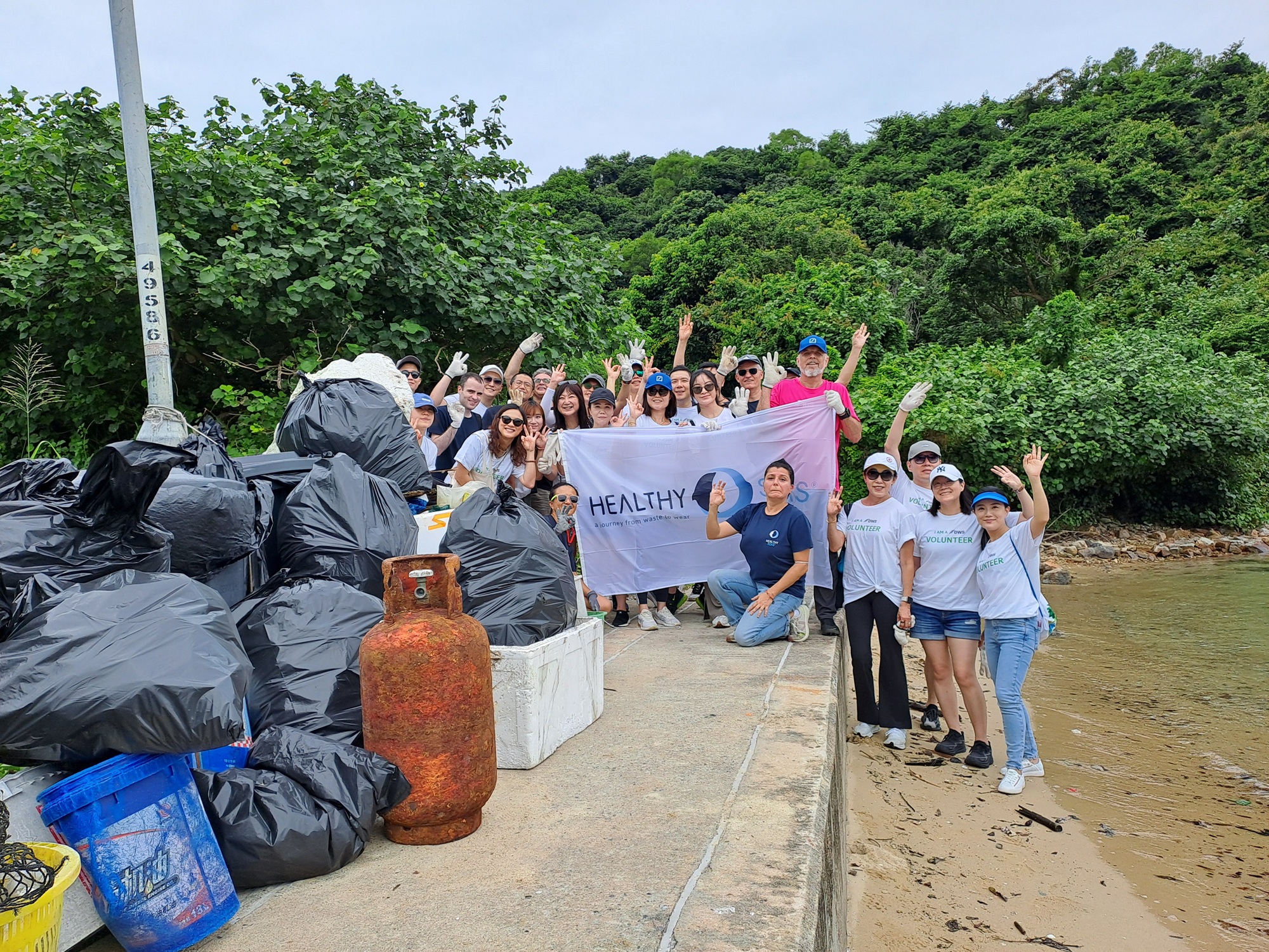 Empowering Teams for Change: Beach Clean-up in Hong Kong with Healthy Seas and DWS