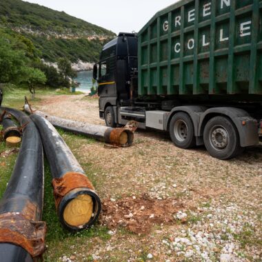 Removal of the drifted fish farm ring in Ithaca