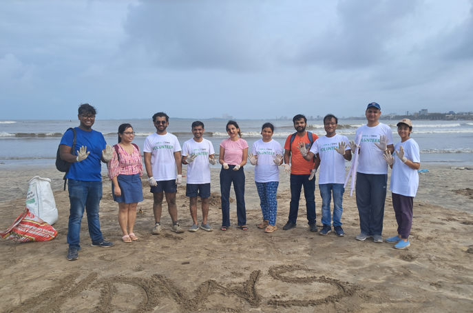 Milestone Beach Cleanup in Mumbai with DWS Employees