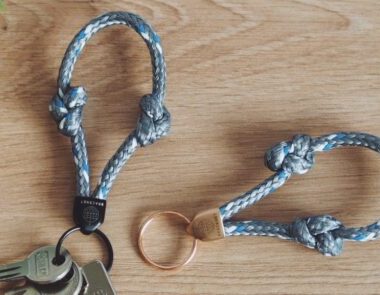 Bracenet blue keychain